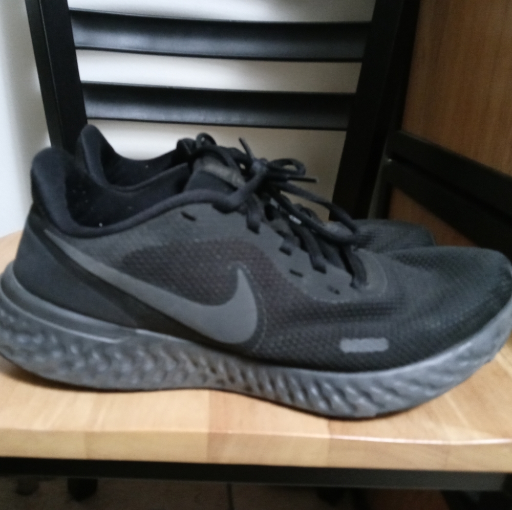 Nike revolution 5